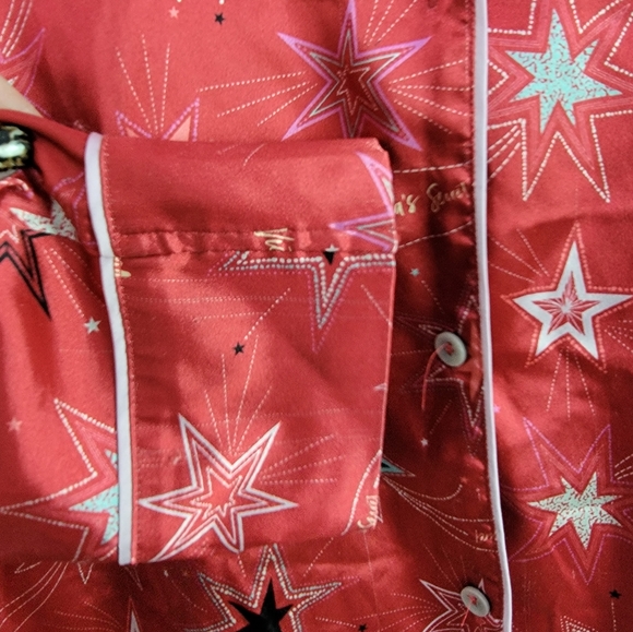 Victoria's Secret Red Star Print Silky Pajama Set Size Medium - Picture 6 of 16